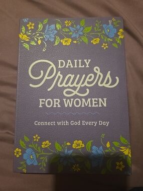 Daily Prayers for Women devotional - Purple floral cover